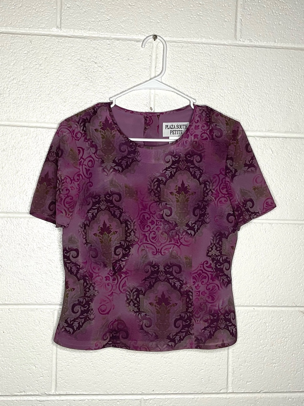 < Vintage Plaza South Purple Short Sleeve Blouse Button Back Size 8P >